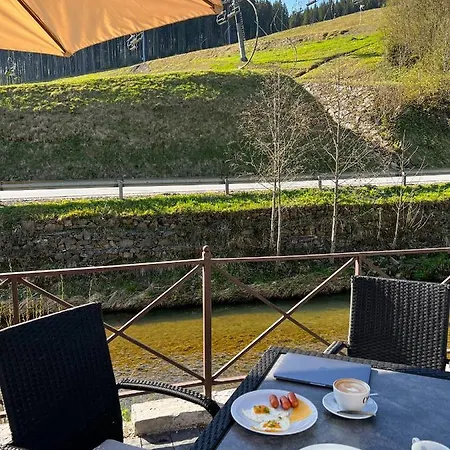 Skilandhouse Hotel
