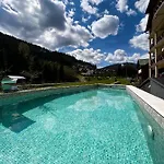 Skilandhouse Hotel